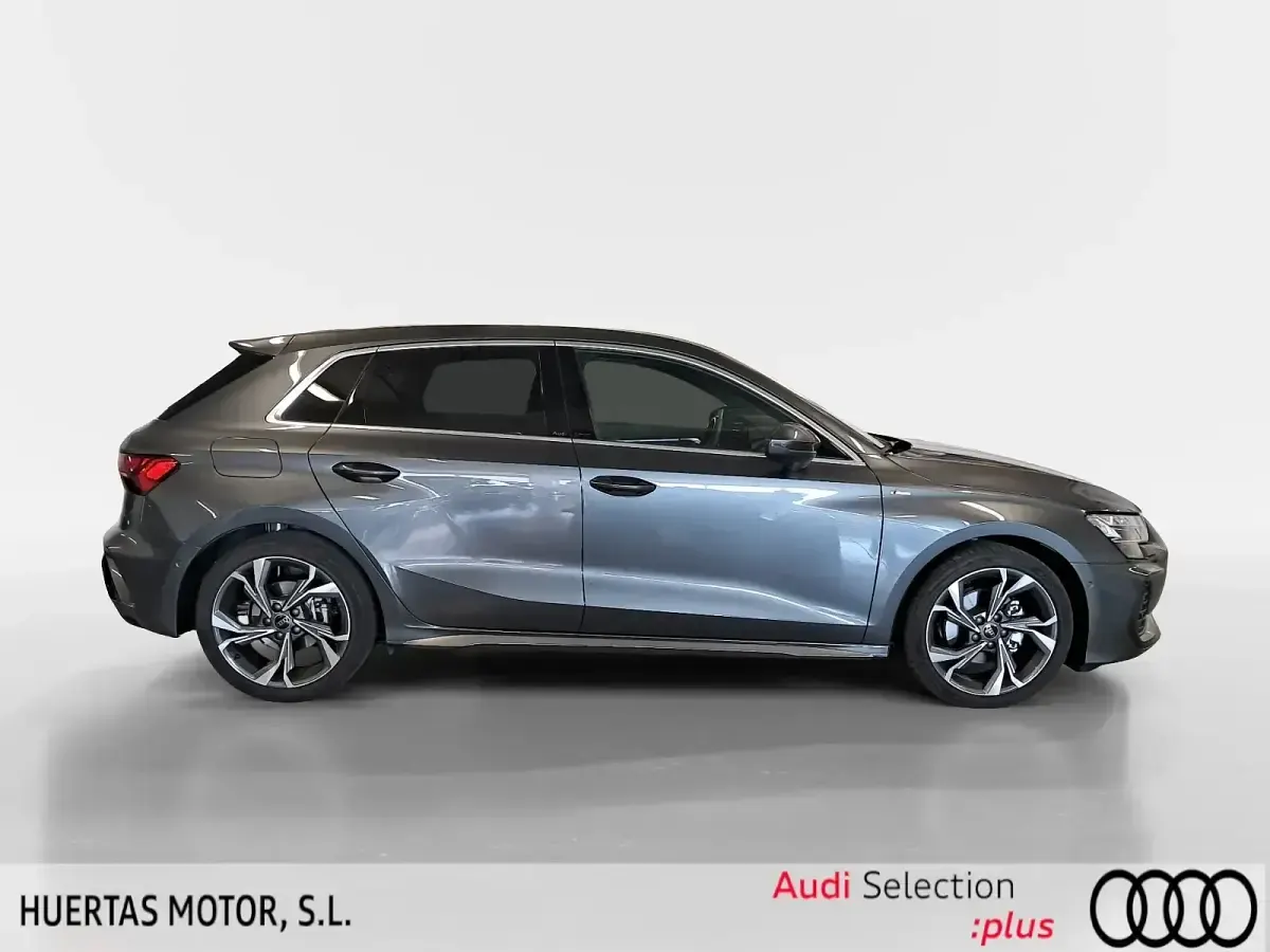 Usado Audi A3 Ambiente 150 CV (110 kW) 2025 Gris Berlina