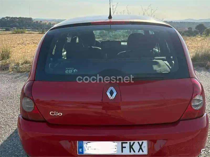 Usado Renault Clio II Authentique 60 CV (44 kW) 2007 Rojo Berlina
