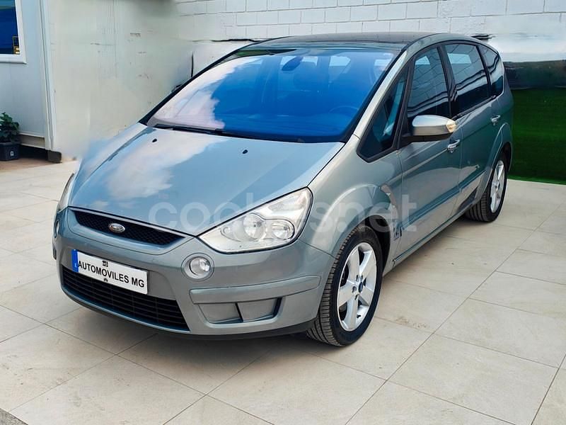 Gris / plata Usado 2010 Ford S-MAX Titanium Monovolumen | 8490 € (Precio justo) - Imagen 1/4