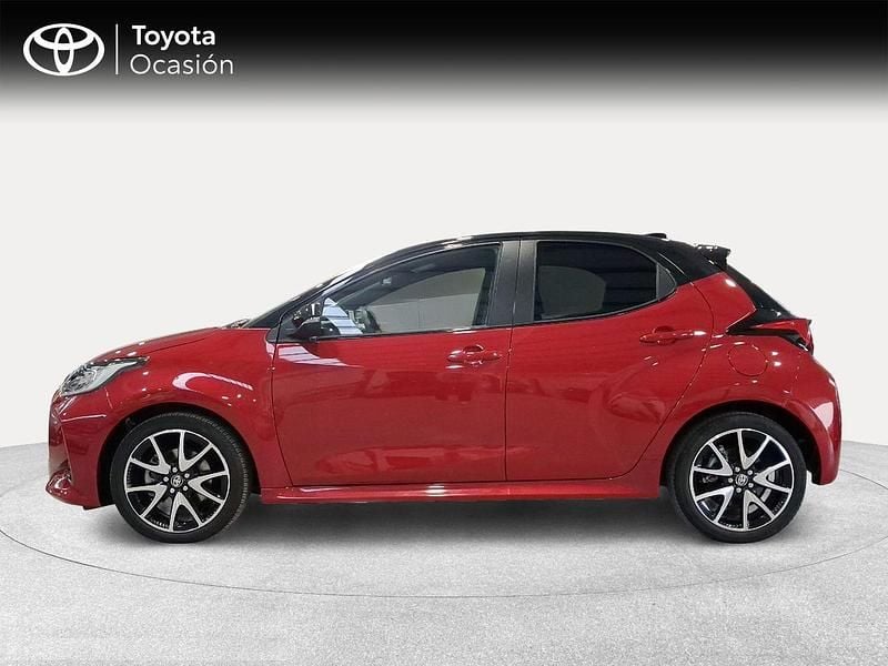 Usado Toyota Yaris Hybrid Plus 115 CV (84 kW) 2022 Rojo Berlina