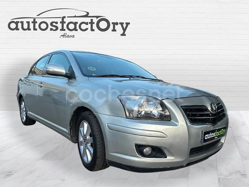 Usado Toyota Avensis Executive 150 CV (110 kW) 2010 Beige Berlina