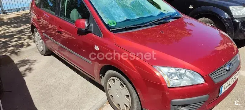 Usado Ford Focus Trend 100 CV (73 kW) 2007 Rojo Berlina
