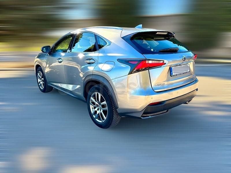Usado Lexus NX300h Executive Line 197 CV (144 kW) 2015 Beige SUV