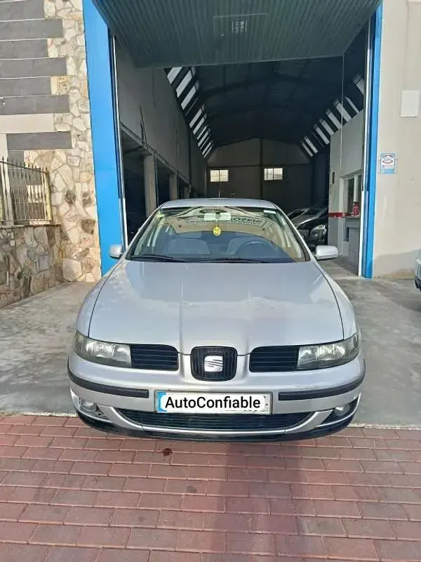 Usado Seat Toledo Sport 110 CV (80 kW) 1999 Gris Berlina