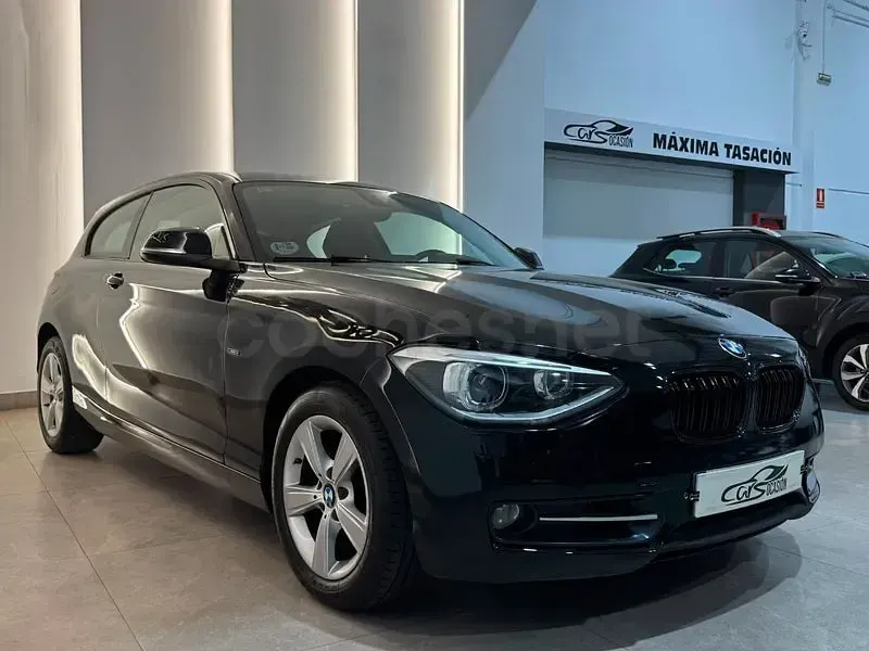 Usado BMW 118 Sport Line 150 CV (110 kW) 2016 Negro Utilitario