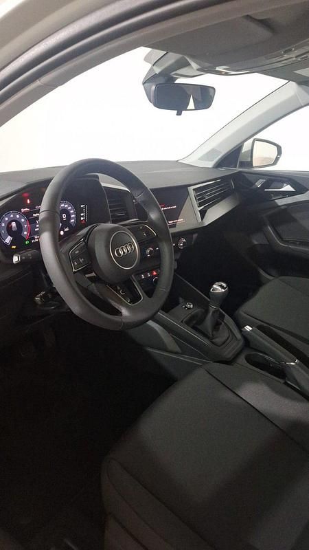 Nuevo Audi A1 95 CV (69 kW) 2025 Plata rocío metalizado SUV