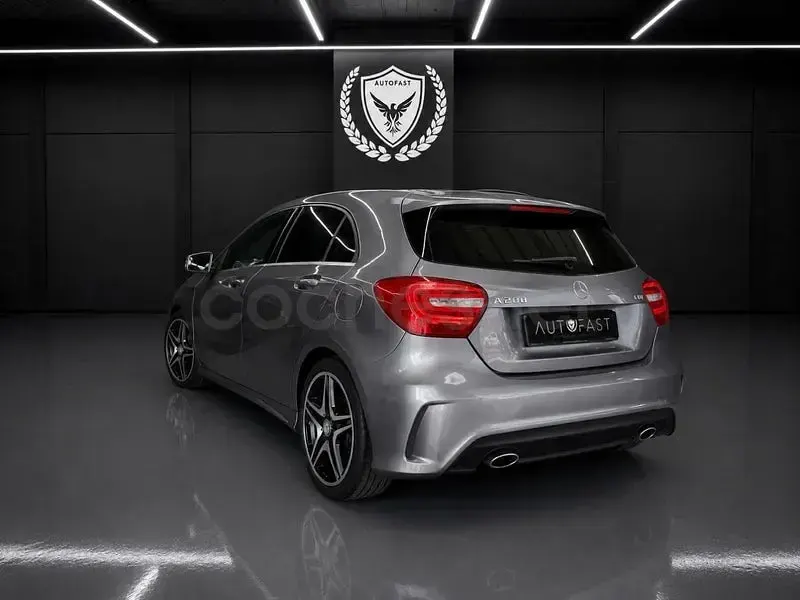 Usado Mercedes A200 AMG line 136 CV (100 kW) 2015 Gris / plata Utilitario