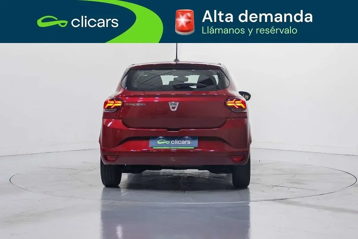 Usado Dacia Sandero Comfort 101 CV (74 kW) 2022 Rojo Utilitario