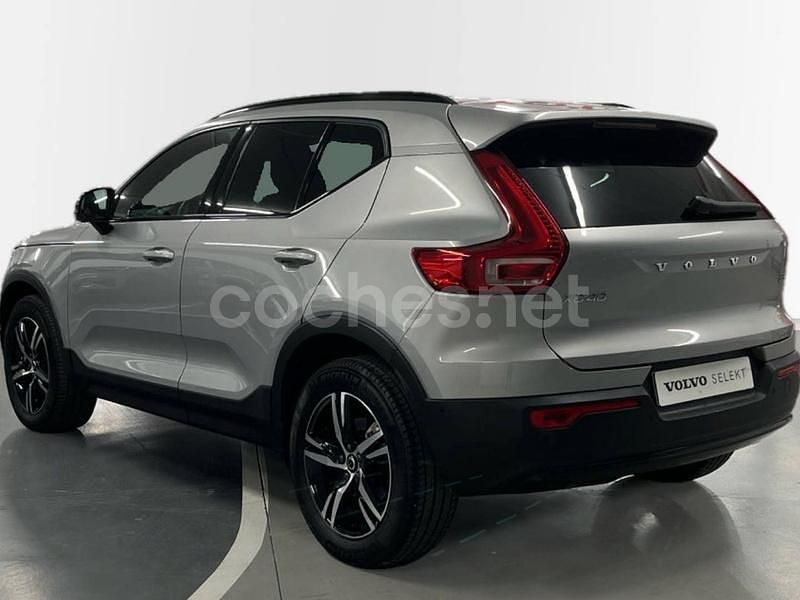 Usado Volvo XC40 Plus 163 CV (119 kW) 2025 Gris / plata SUV