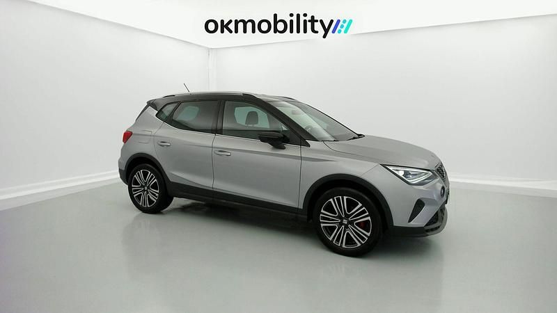 Usado Seat Arona FR 115 CV (84 kW) 2024 Plata urban / negro SUV