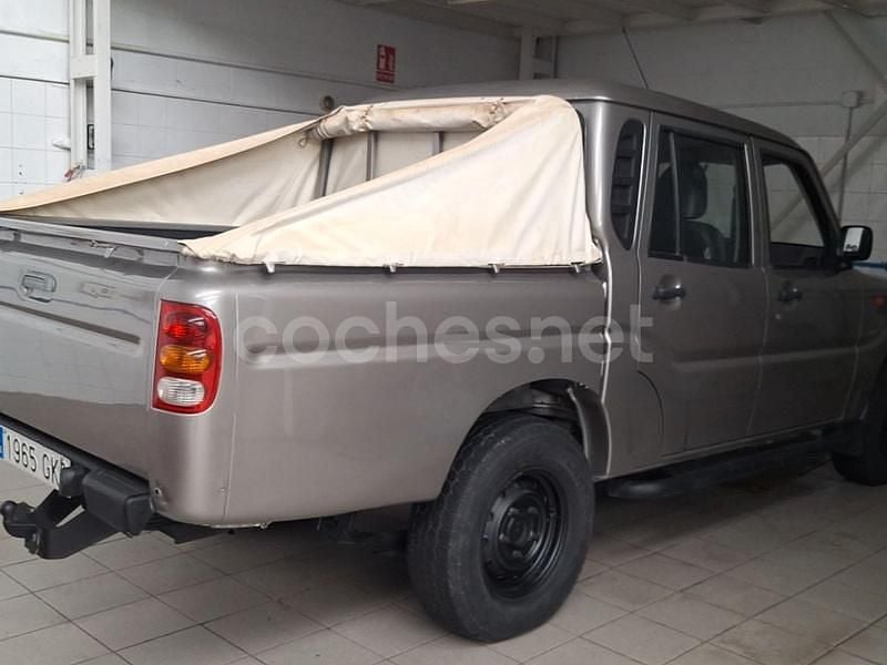 Gris / plata Usado 2009 Mahindra Goa SUV | 12.000 € - Imagen 1/4