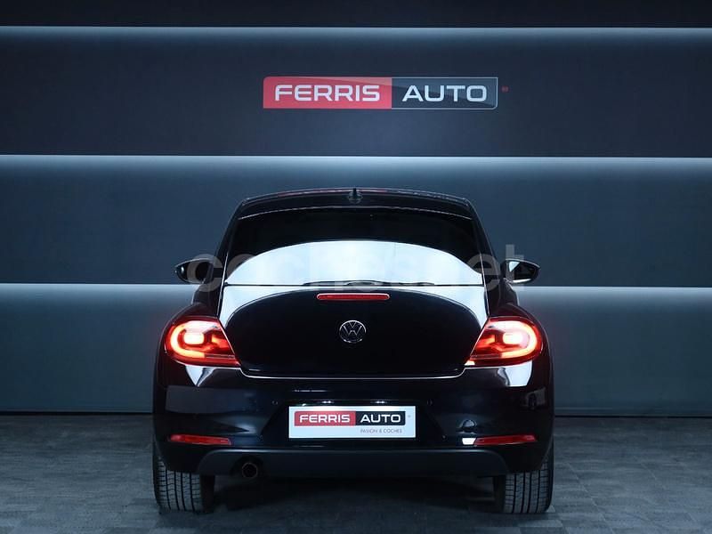 Usado VW Beetle Design 105 CV (77 kW) 2016 Gris / plata Utilitario