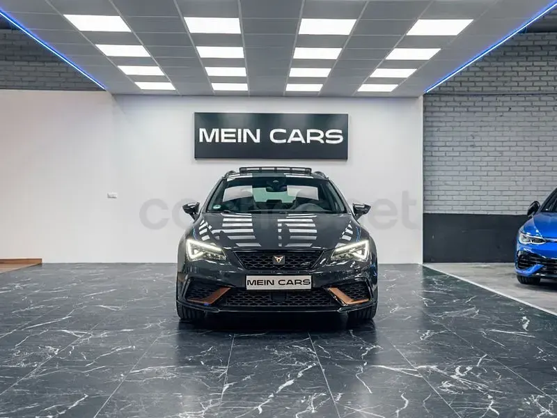 Usado Seat Leon 4Drive 300 CV (220 kW) 2020 Gris / plata Familiar
