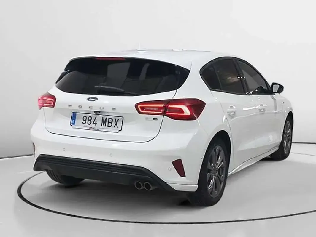 Usado Ford Focus ST-Line 125 CV (91 kW) 2022 Blanco Familiar