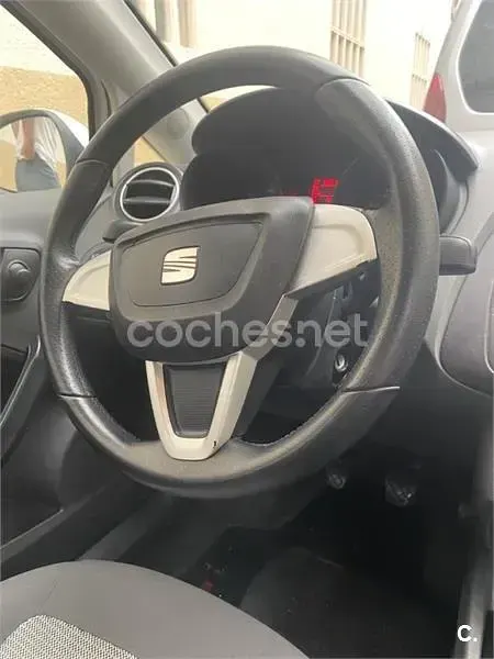 Usado Seat Ibiza Reference 80 CV (58 kW) 2010 Blanco Berlina