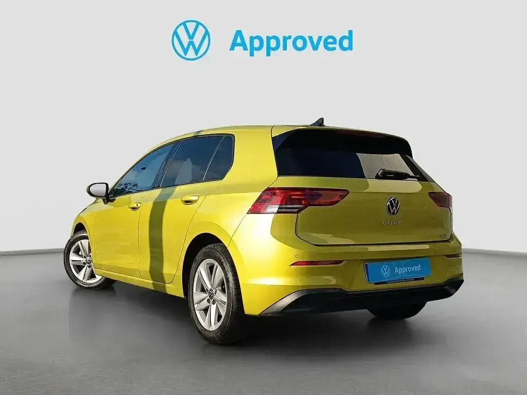 Usado VW Golf VII Life 150 CV (110 kW) 2021 Amarillo Utilitario