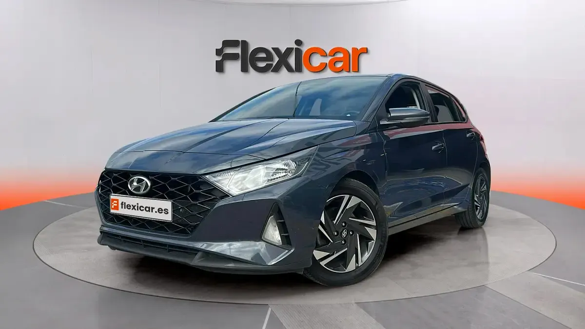 Usado Hyundai i20 101 CV (74 kW) 2021 Gris Utilitario