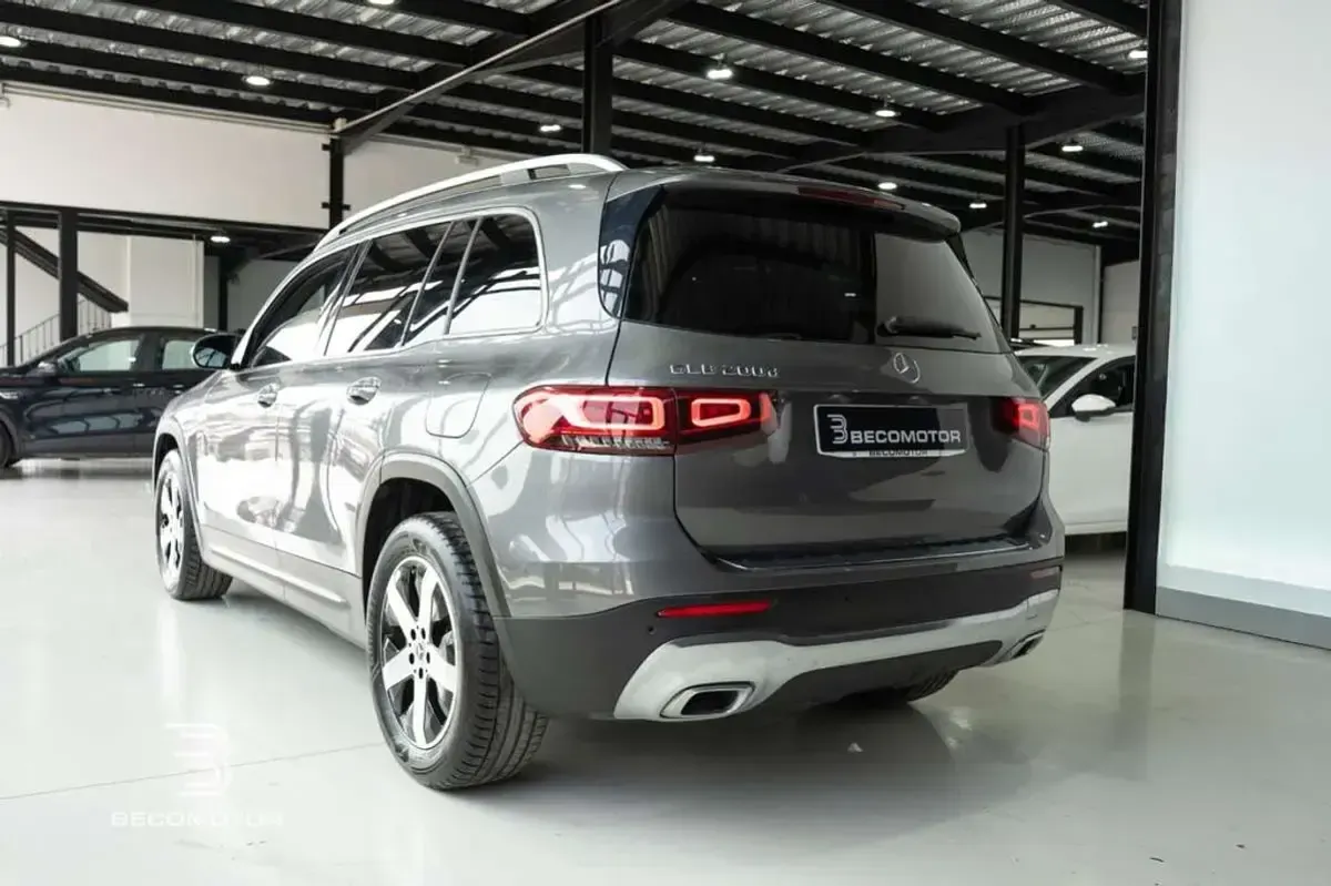 Usado Mercedes GLB200 150 CV (110 kW) 2021 Gris SUV