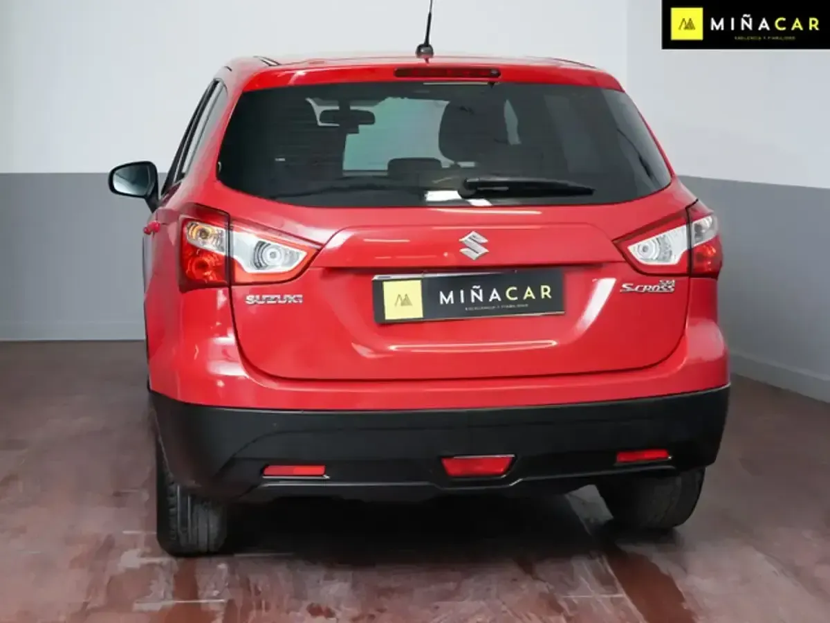 Usado Suzuki SX4 120 CV (88 kW) 2015 Rojo