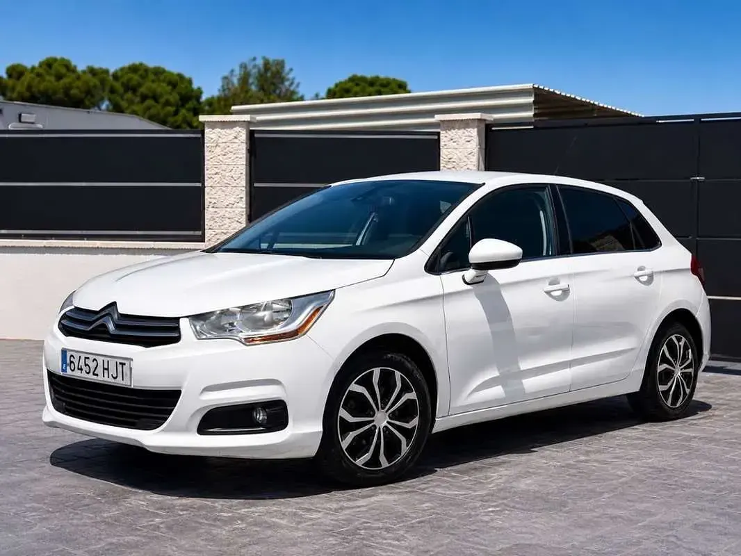 Usado Citroën C4 Seduction 114 CV (83 kW) 2013 Blanco Utilitario