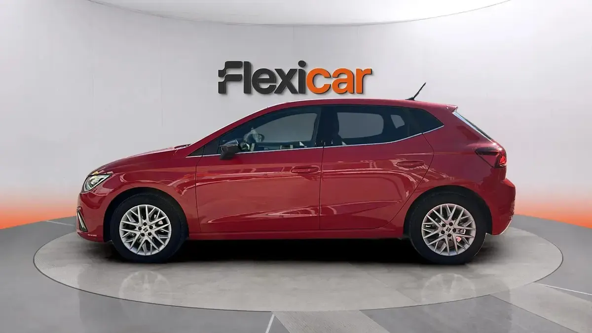 Usado Seat Ibiza 110 CV (80 kW) 2024 Rojo Utilitario