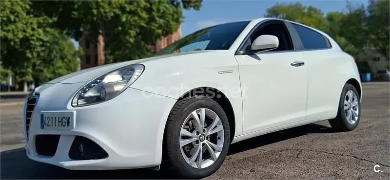 Usado Alfa Romeo Giulietta Distinctive 105 CV (77 kW) 2011 Blanco Utilitario