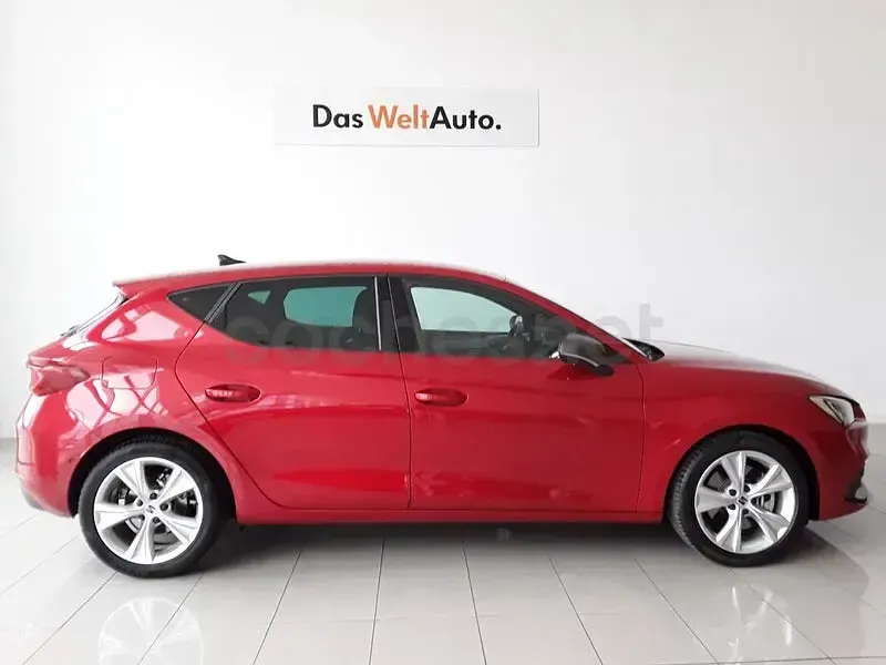 Nuevo Seat Leon FR 150 CV (110 kW) 2026 Rojo Berlina