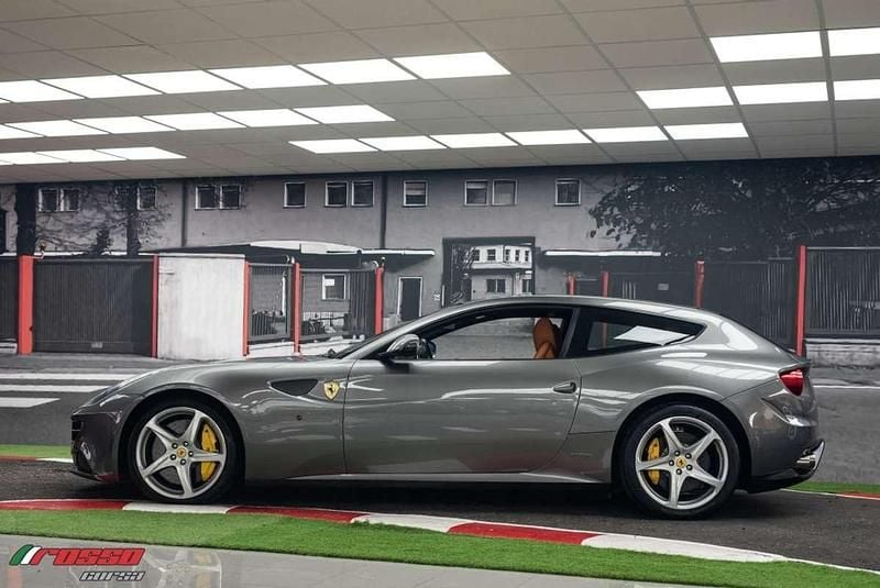 Usado Ferrari FF 661 CV (486 kW) 2012 Gris Familiar