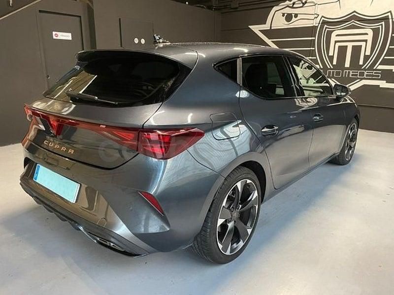 Usado Cupra Leon 150 CV (110 kW) 2025 Gris / plata Berlina