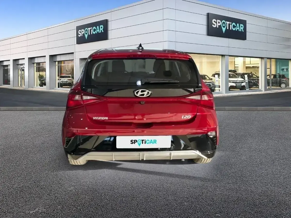 Usado Hyundai i20 100 CV (73 kW) 2024 Rojo Utilitario