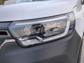 Begagnad Renault Kangoo 89 kW (122 HK) 2023 Vit Minibuss
