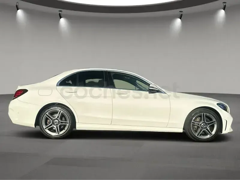 Używany Mercedes C200 160 KM (117 kW) 2019 Biały Sedan/Limuzyna