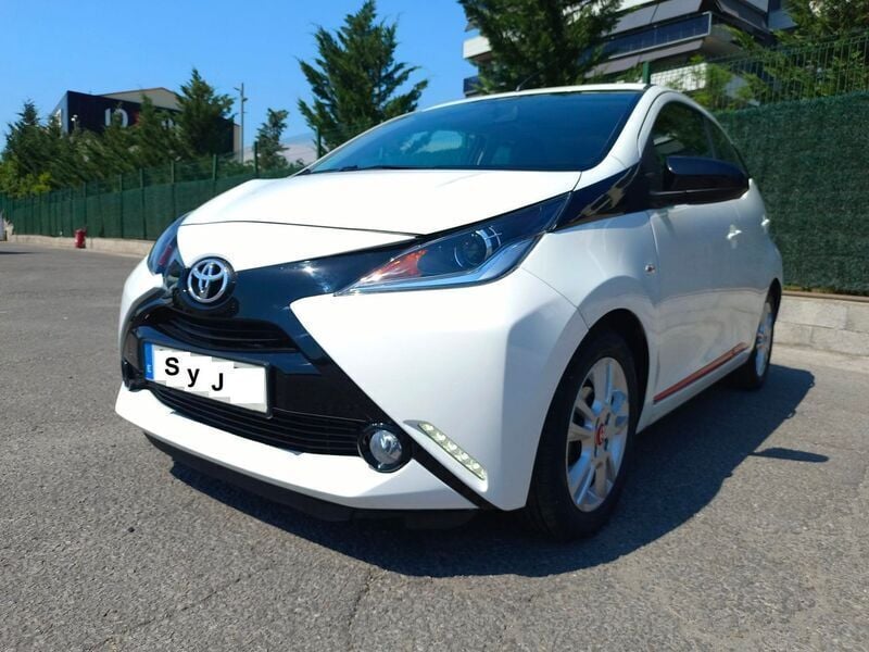 Blanco Usado 2017 Toyota Aygo x-sky Utilitario | 12.900 € (Un poco caro) - Imagen 1/4