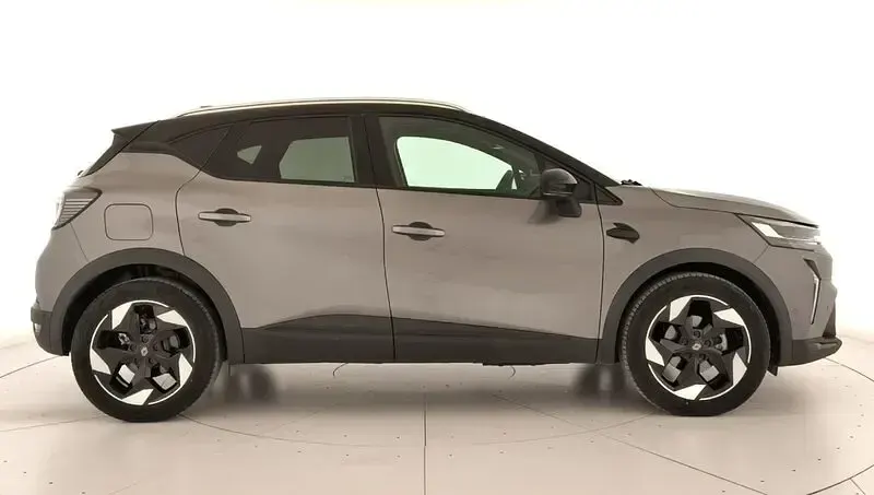 Usado Renault Captur Evolution 100 CV (73 kW) 2025 Gris SUV