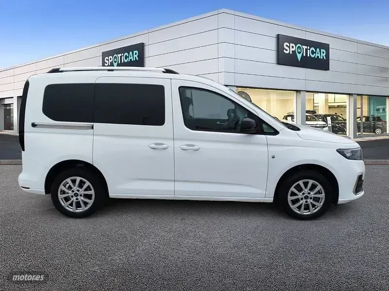 Usado Ford Tourneo Connect Titanium 122 CV (89 kW) 2022 Blanco Monovolumen