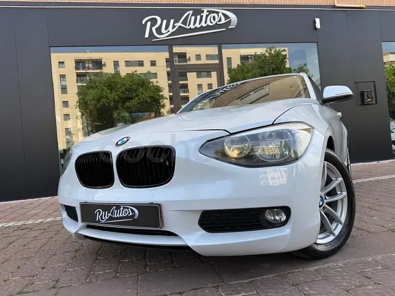 Usado BMW 118 Sport Line 143 CV (105 kW) 2012 Blanco Utilitario