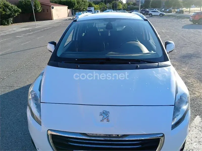 Usado Peugeot 5008 Style 130 CV (95 kW) 2016 Blanco Monovolumen