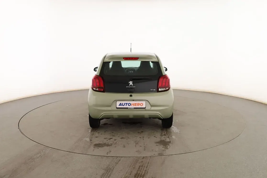 Usado Peugeot 108 Allure 72 CV (52 kW) 2022 Verde Berlina
