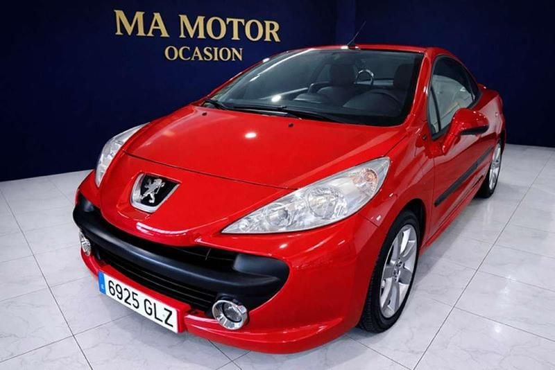 Usado Peugeot 207 CC 120 CV (88 kW) 2009 Rojo Descapotable