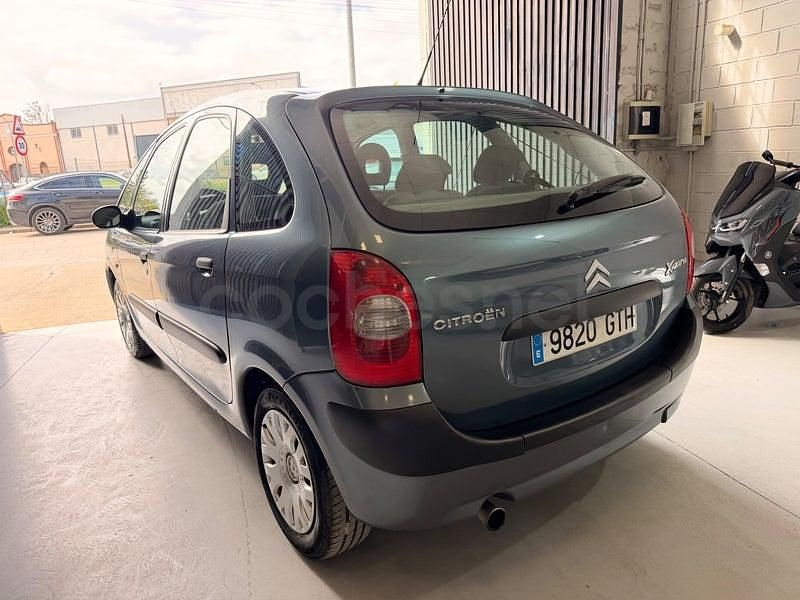 Usado Citroën Xsara Picasso Exclusive 92 CV (67 kW) 2008 Azul Monovolumen