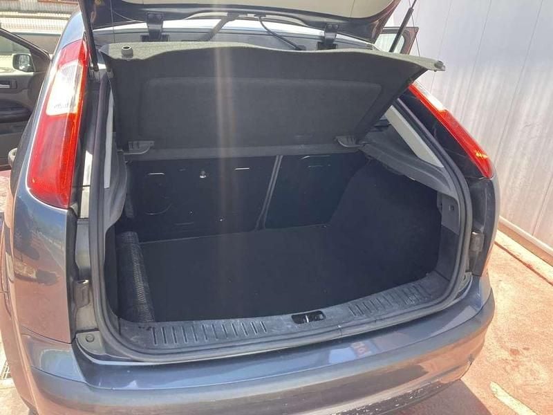 Brugt Ford Focus Trend 90 HK (66 kW) 2006 Grå Hatchback