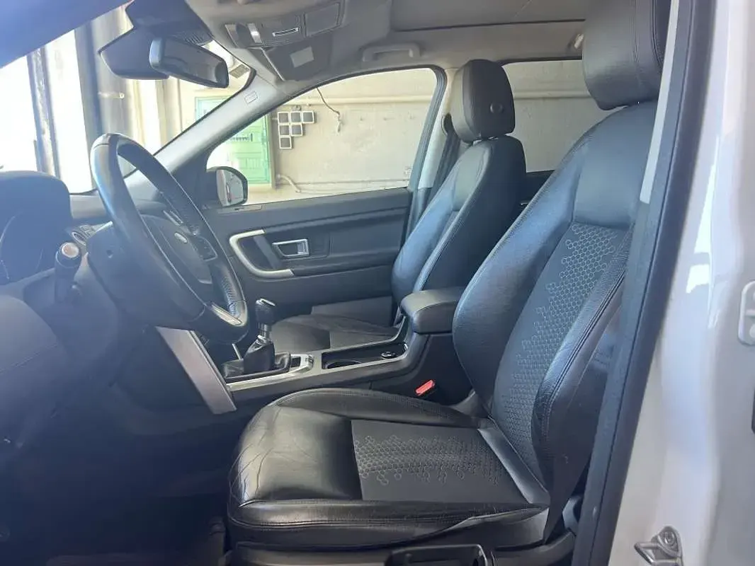 Usado Land Rover Discovery Sport HSE 150 CV (110 kW) 2018 Blanco SUV