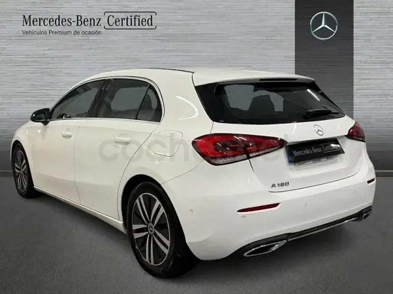 Käytetty Mercedes A180 136 HP (100 kW) 2022 Valkoinen Sedan