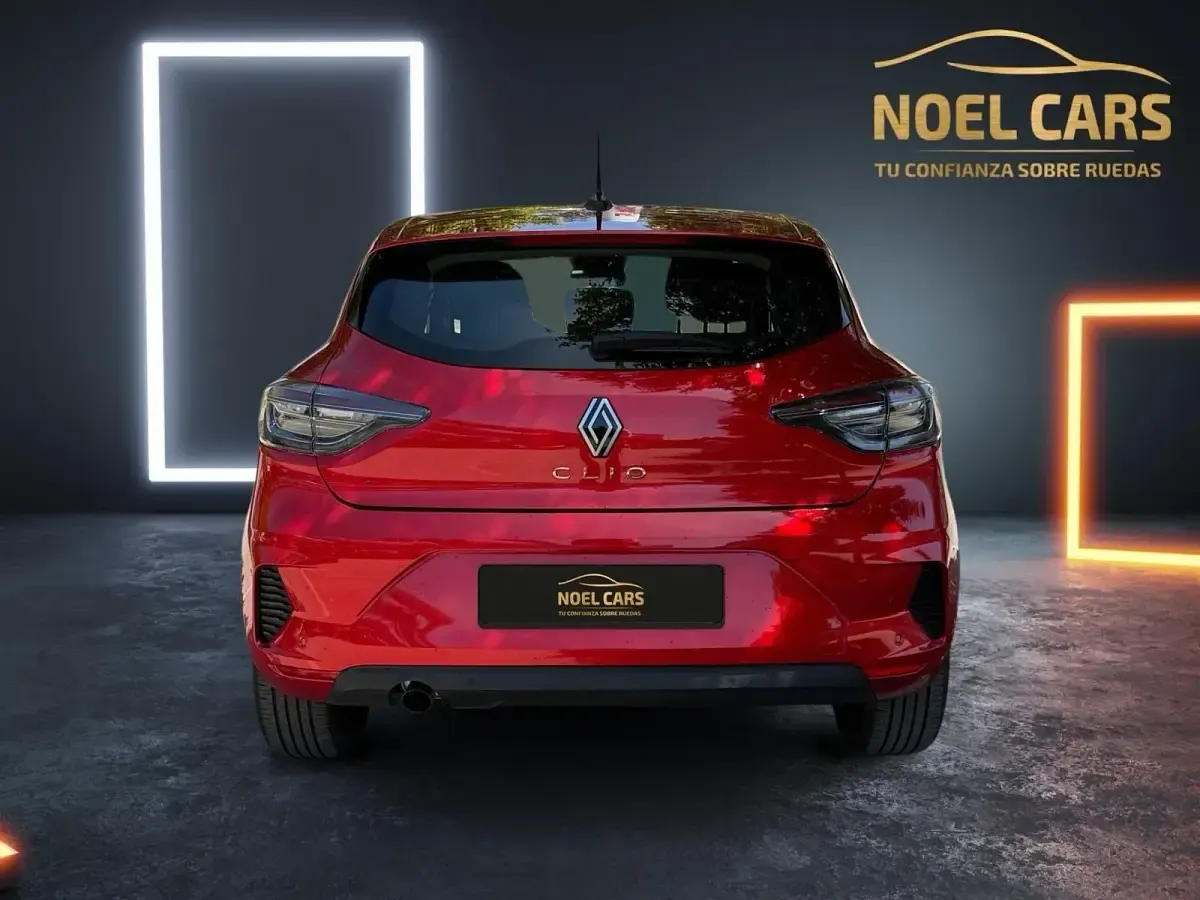 Usado Renault Clio Techno 90 CV (66 kW) 2025 Rojo Utilitario