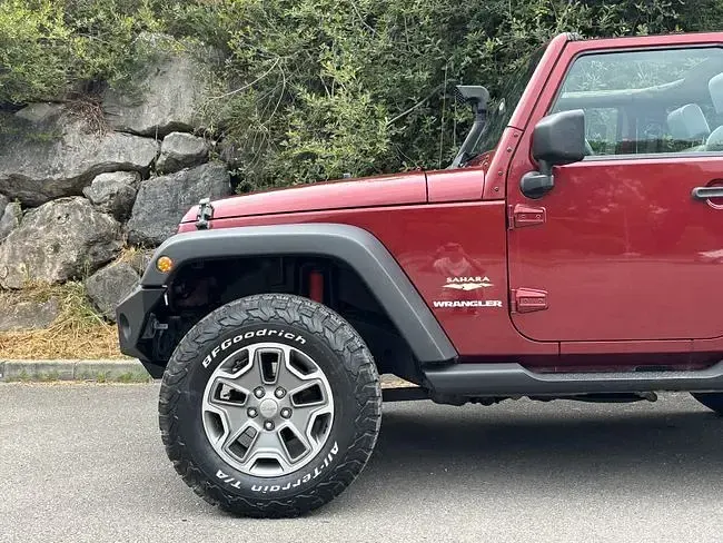 Usado Jeep Wrangler Sahara 177 CV (130 kW) 2008 Rojo SUV