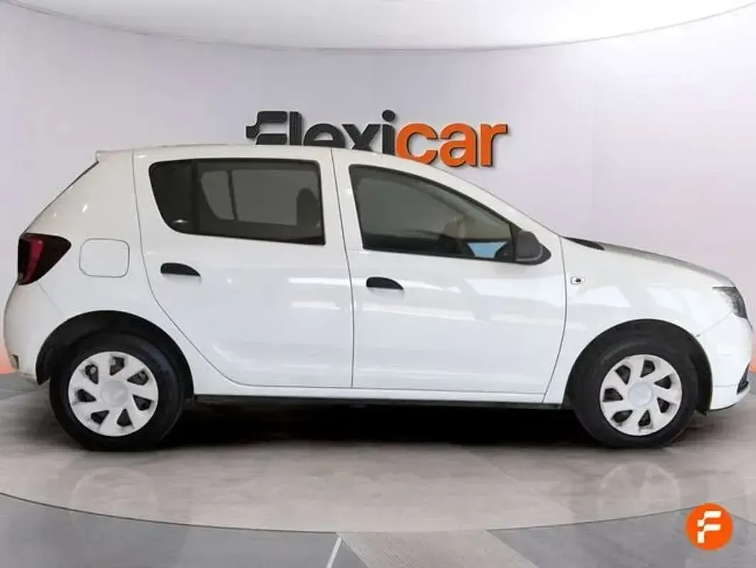 Usado Dacia Sandero Acces 75 CV (55 kW) 2018 Blanco Utilitario