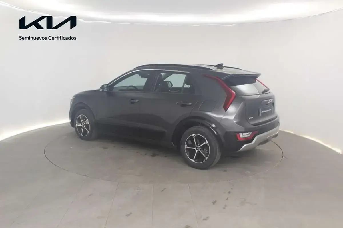Usado Kia Niro 139 CV (102 kW) 2025 Gris SUV