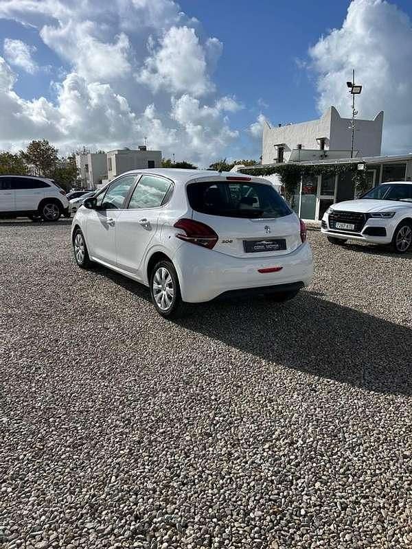 Usado Peugeot 208 Active 75 CV (55 kW) 2018 Blanco Utilitario