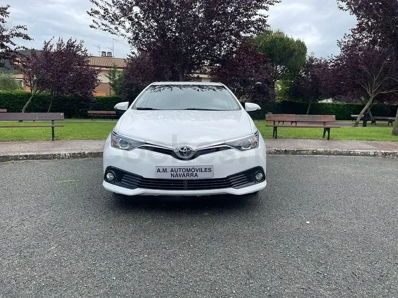 Usado Toyota Auris Active 90 CV (66 kW) 2016 Blanco Berlina