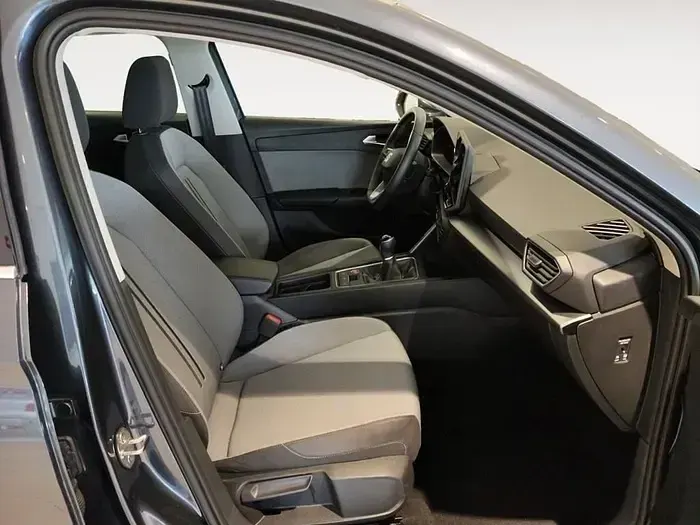 Usado Seat Leon Style 116 CV (85 kW) 2025 Gris